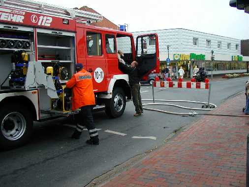 Fr&uuml;h &uuml;bt sich, wer ein Feuerwehrmann werden will.